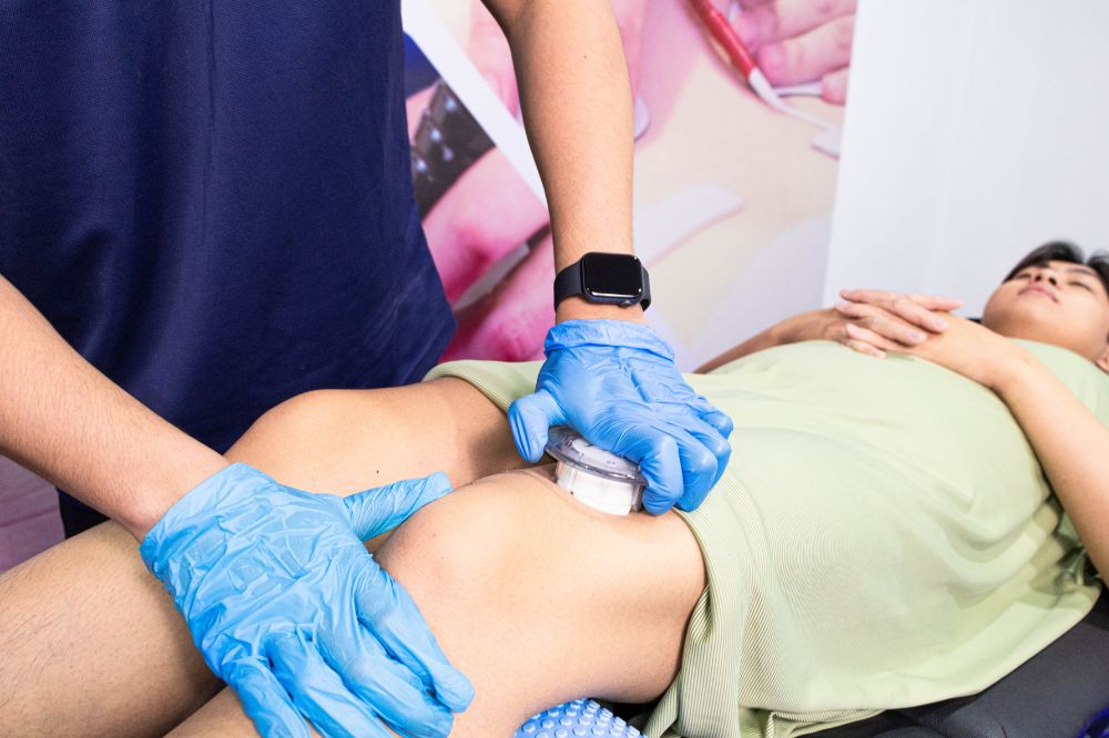 Knee Pain While Walking or Climbing Stairs Here’s What It Means