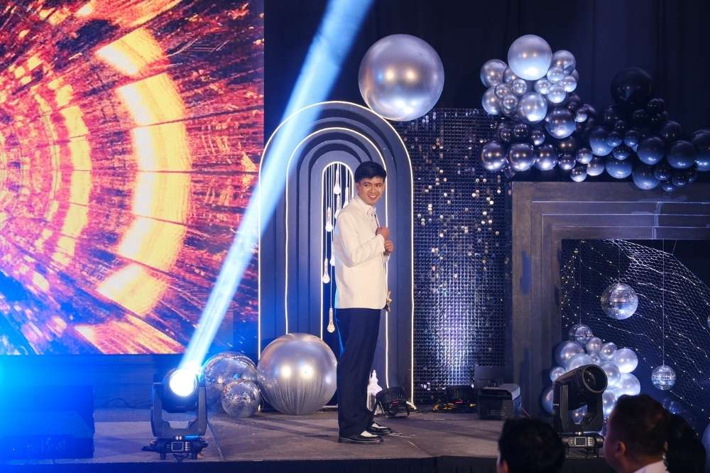 Leo Jhon Carullo crowned Mr. PMP